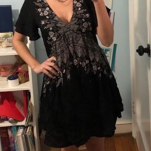 Flowey black and white detailed dress